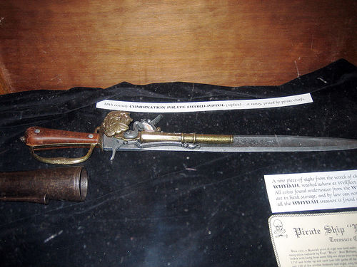 File:Cutlass pistol on display at Salem Pirate Museum, Massachusetts.jpg