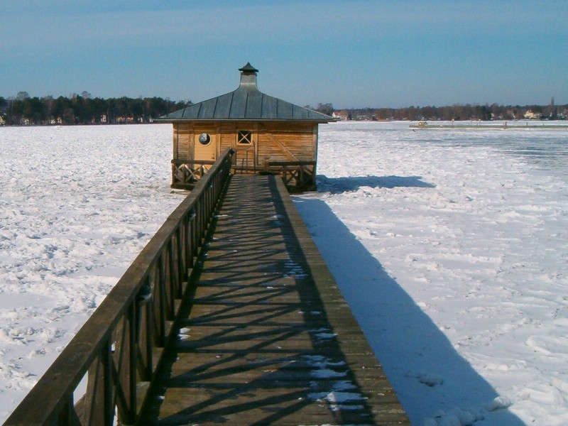 File:Swedish sauna on the lake.jpg