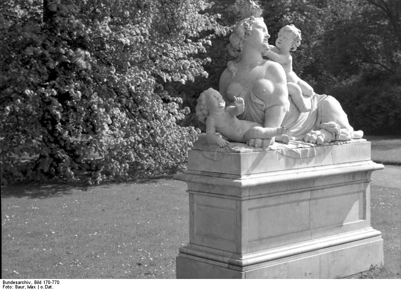 File:Bundesarchiv Bild 170-770, Potsdam, Sanssouci, Sphinx im Park Sanssouci.jpg