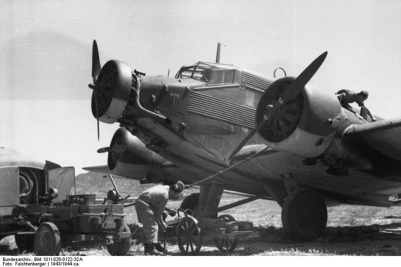File:Bundesarchiv Bild 101I-026-0122-32A, Griechenland, Kreta, Ju 52.jpg