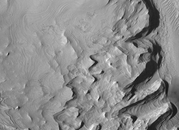 File:Schiaparelli Crater Layers.JPG