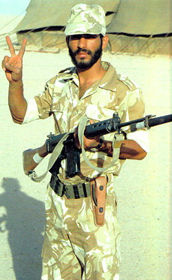 File:Kuwaiti soldier with his FN FAL rifle.jpg