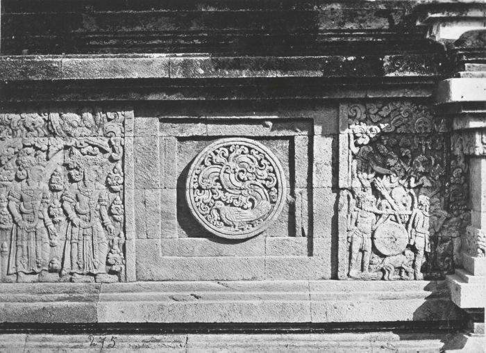 File:COLLECTIE TROPENMUSEUM Bas-reliëfs op de Candi Induk Panataran tempelcomplex TMnr 60037389.jpg
