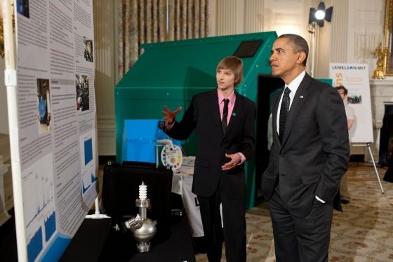 File:Taylor Wilson Presenting Fusor to Obama.jpg