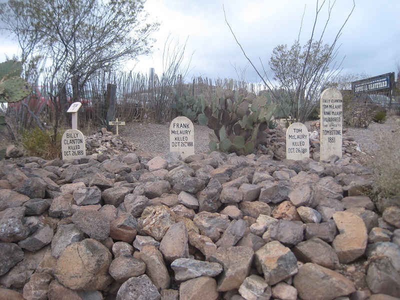 File:Tombstone-Boot Hill Graveyard-Graves of Billy Clanton, and Frank and Tom McLaury 2.jpg