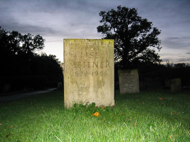 File:Lise Meitner Grave.jpg