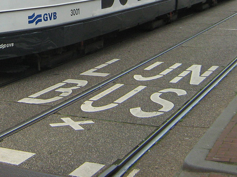 File:Amsterdamse tram - De Red Crosser - from Flickr 2838709455 cropped lijnbus.jpg