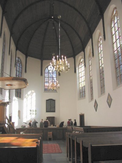 File:Delft interieur Waalse Kerk.jpg