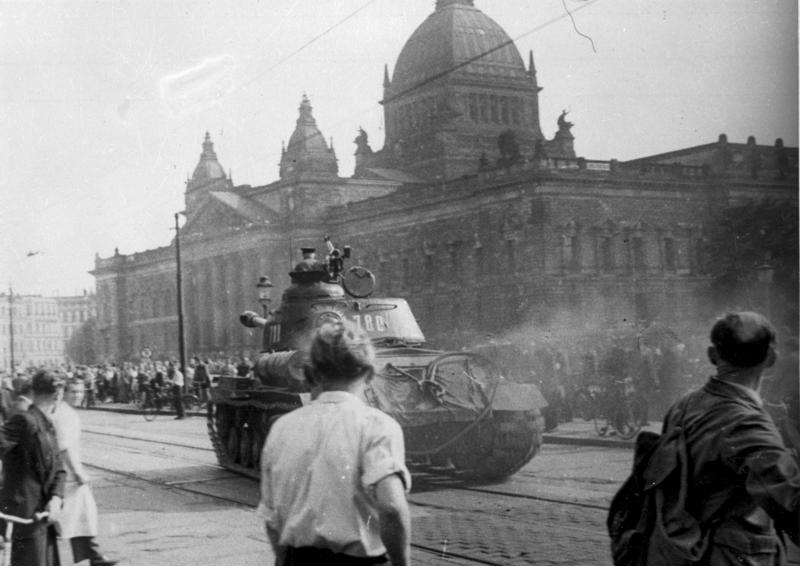 File:Bundesarchiv Bild 175-14676, Leipzig, Reichsgericht, russischer Panzer.jpg