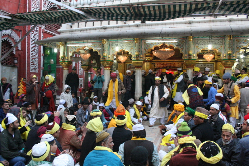 File:Basant Celebrations at Dargah.jpg