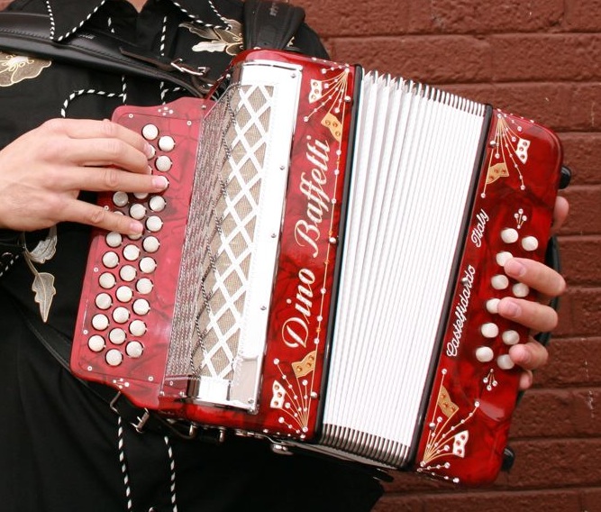 File:3row button accordion.jpg
