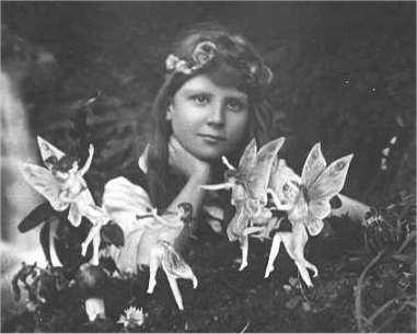 File:Cottingley Fairies 1.jpg