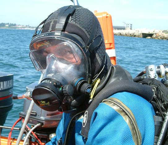 File:Full face diving mask - ocean reef.JPG