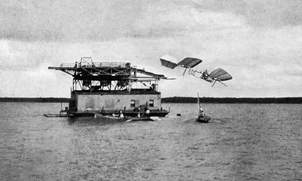 File:Samuel Pierpont Langley - Potomac experiment 1903.jpeg