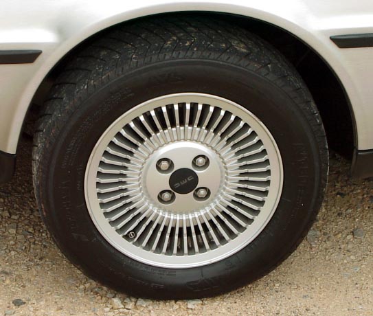 File:Mid 1981 De Lorean silver wheel.JPG