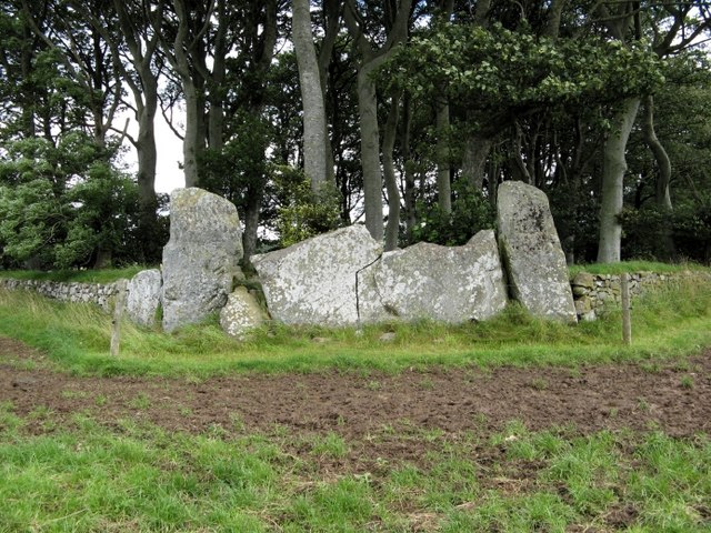 File:Recumbent Stone - geograph.org.uk - 507718.jpg