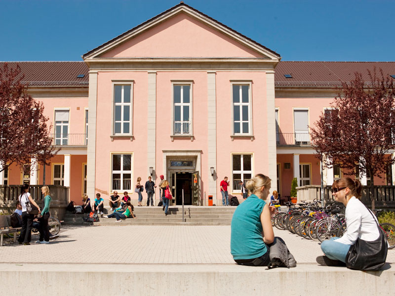 File:Verwaltungsgebäude der Universität Erfurt.jpg