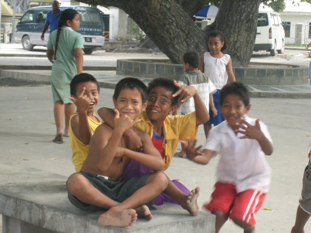 File:Children in Bairiki Square, Tarawa, Kiribati.JPG