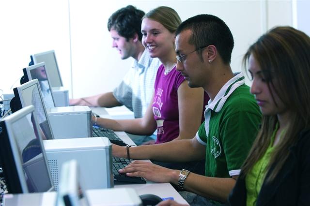 File:Students in a computer lab.jpg