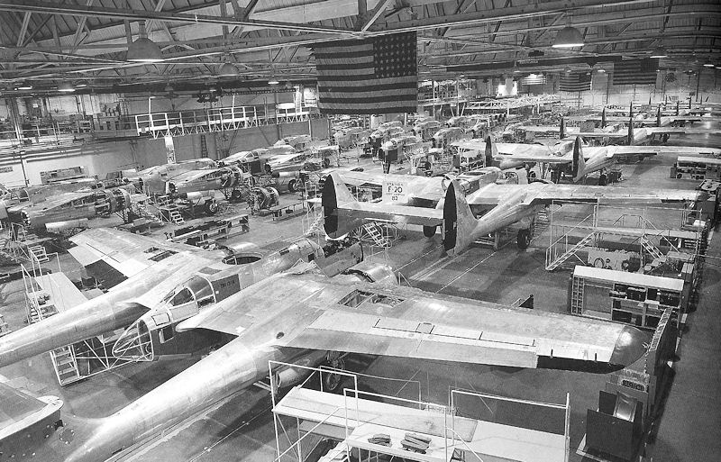 File:P-61bs on assembly line - Northrop - 1944.jpg