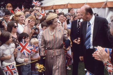 File:The Queen visits the Open University.jpg