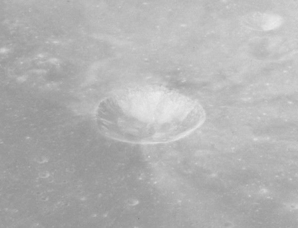 File:Bellot crater AS16-M-0677.jpg