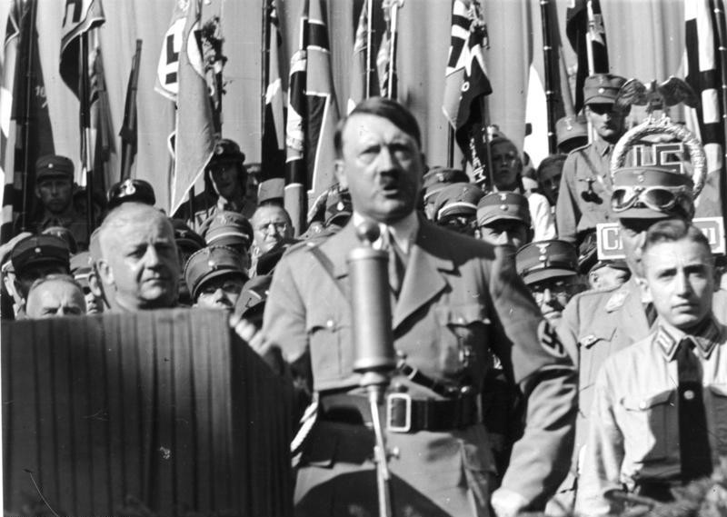File:Bundesarchiv Bild 119-11-19-12, Adolf Hitler bei Ortsgruppenfeier der NSDAP Rosenheim.jpg