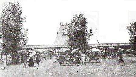 File:The entrance to the Nairobi Railway Station in 1899.jpg