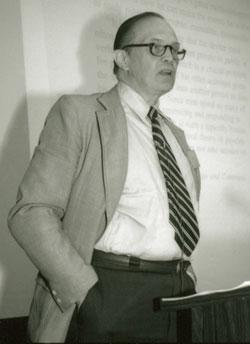 George Armitage Miller speaking at the first APS convention in 1989.jpg