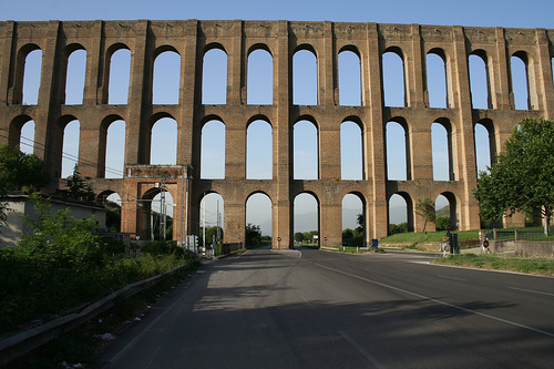File:Vanvitelli aqueduct.jpg