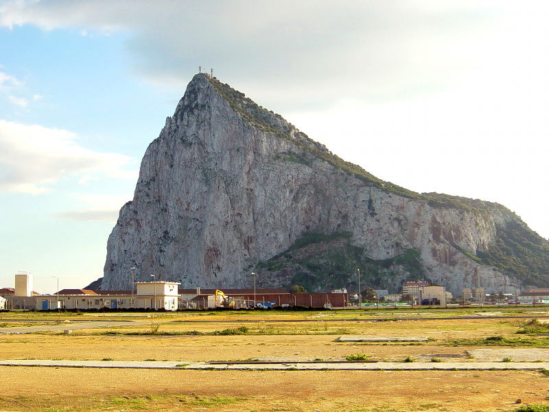 File:Peñón de Gibraltar desde España.jpg