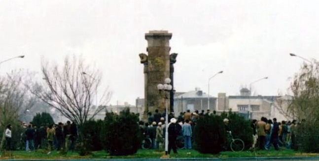 File:Statue Sq. of Mashhad 1.jpg