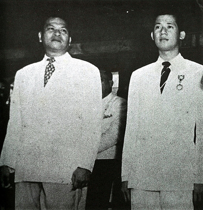 File:Ramon Magsaysay and Ninoy Aquino 1951.jpg
