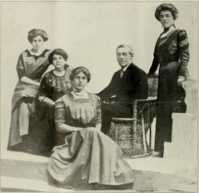 File:(left to right) Margaret Wilson, Mrs. Woodrow Wilson, Jessie Woodrow Wilson, Woodrow Wilson, Eleanor Randolph Wilson (1912).png