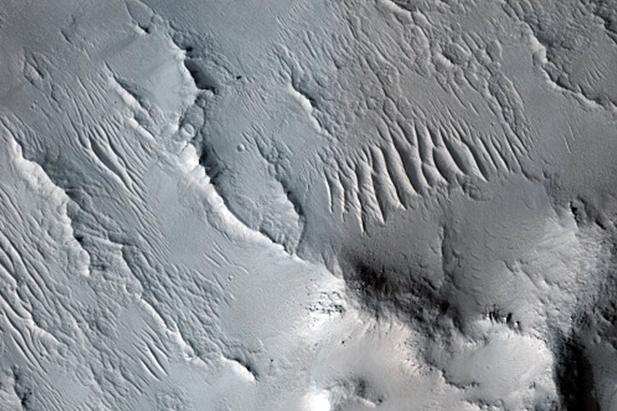 File:Lockyer Crater.JPG