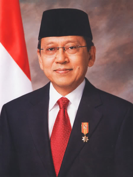 File:Boediono, official vice presidential portrait.jpg