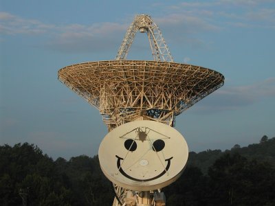 File:PARI 26 west and Smiley radio telescopes.jpg