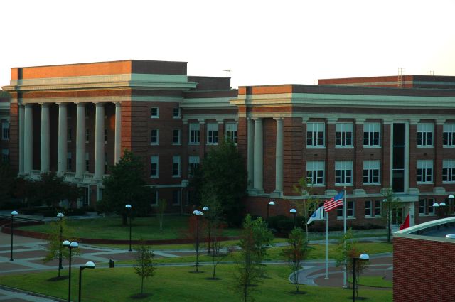 File:CVR College of Engineering administration building, University of Memphis.jpg
