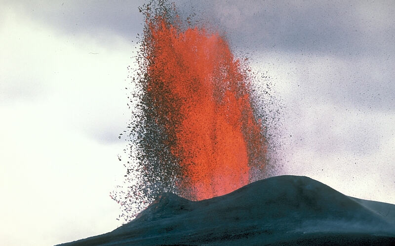 File:Lava fountain USGS page 30424305-068 large.JPG