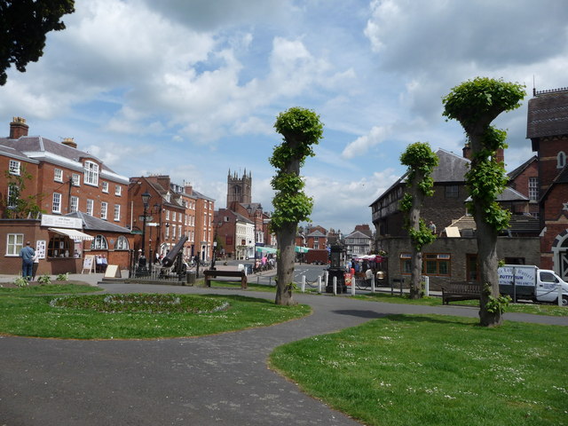 File:Castle Square, Ludlow - geograph.org.uk - 1337418.jpg