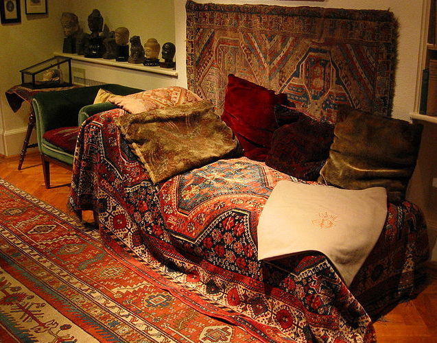 File:Freud's couch, London, 2004 (2).jpeg