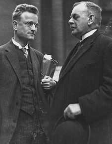 Psychical researchers Rudolf Lambert and Perovsky Petrovo Solovovo.png