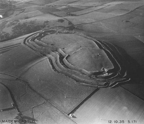 File:Aerial photograph of Maiden Castle, 1935.jpg