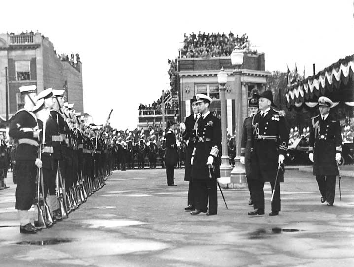 File:His Majesty King George VI inspects a Guard of Honour during the 1939 Royal Tour of Canada.jpg