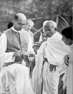 Mahadev Desai and Gandhi 2 1939.jpg