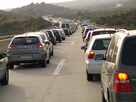 File:Congestion caused by a road accident, Algarve, Portugal.jpg
