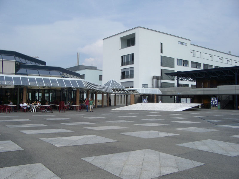 File:EPFL Esplanade.jpg