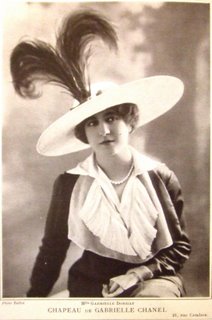 File:Chanel hat from Les Modes 1912.jpg