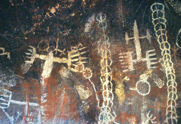 File:Pictographs at the Burro Flats Painted Cave.png