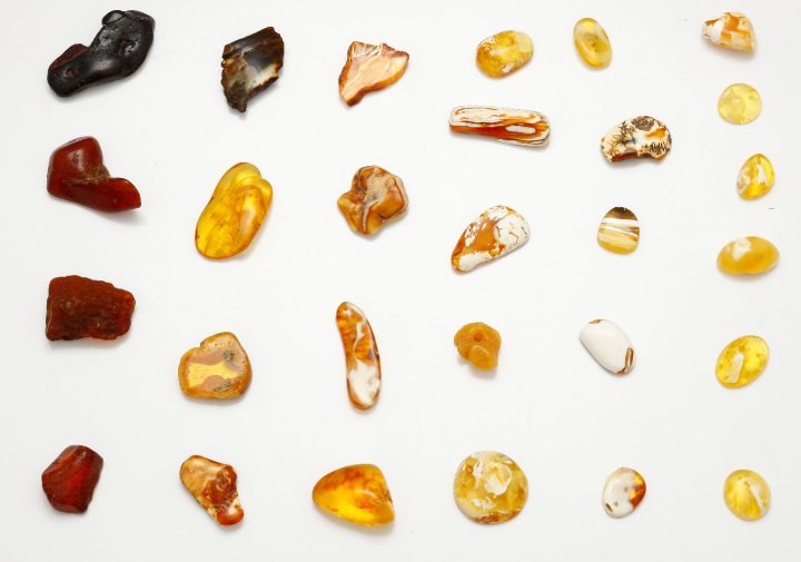 File:Colours of Baltic Amber.jpg